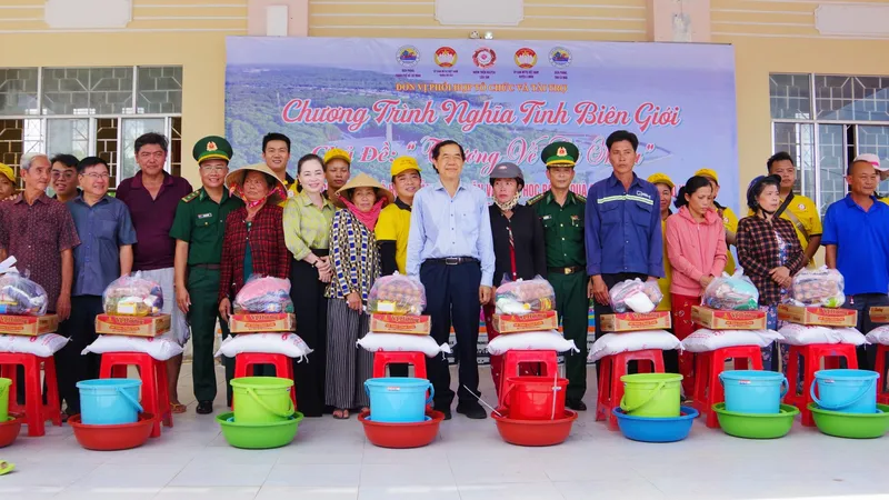 Chương trình Nghĩa tình biên giới đến với bà con xứ biển Cà Mau