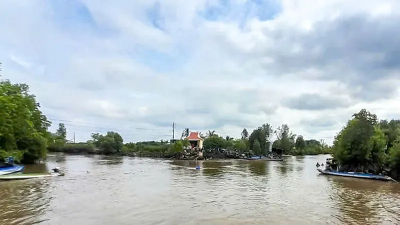Cà Mau: Tìm thấy thi thể bé trai 3 tuổi mất tích trong vụ tai nạn trên sông