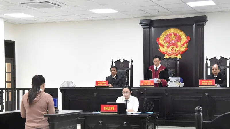 Chiếm đoạt hơn 650 triệu đồng, nữ kế toán trường học lãnh án 8 năm tù
