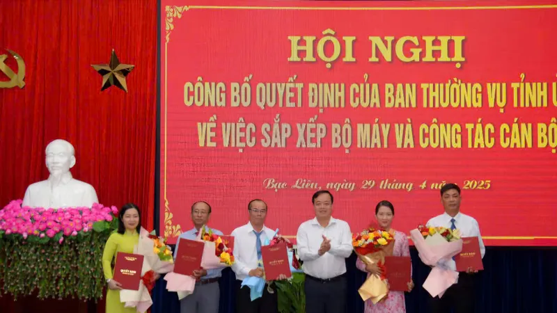 Công bố quyết định hợp nhất Báo Bạc Liêu và Đài PT-TH Bạc Liêu 