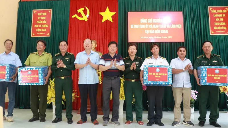 Làm đường giao thông nối từ Mũi Cà Mau ra cảng Hòn Khoai