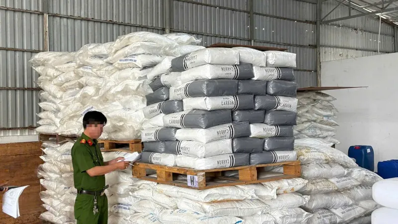 Cà Mau: Tạm giữ hơn 25 tấn hóa chất và hàng ngàn mỹ phẩm không rõ nguồn gốc