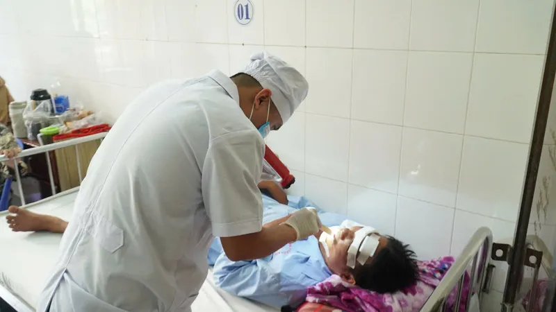 Nạn nhân đang được điều trị tại Bệnh viện đa khoa tỉnh Cà Mau