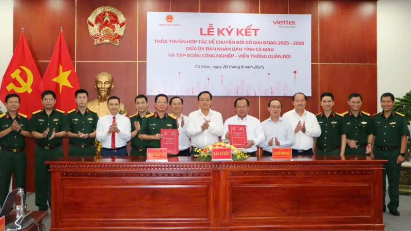 Cà Mau hợp tác với Tập đoàn Viettel phổ cập điện thoại thông minh giá rẻ cho người dân