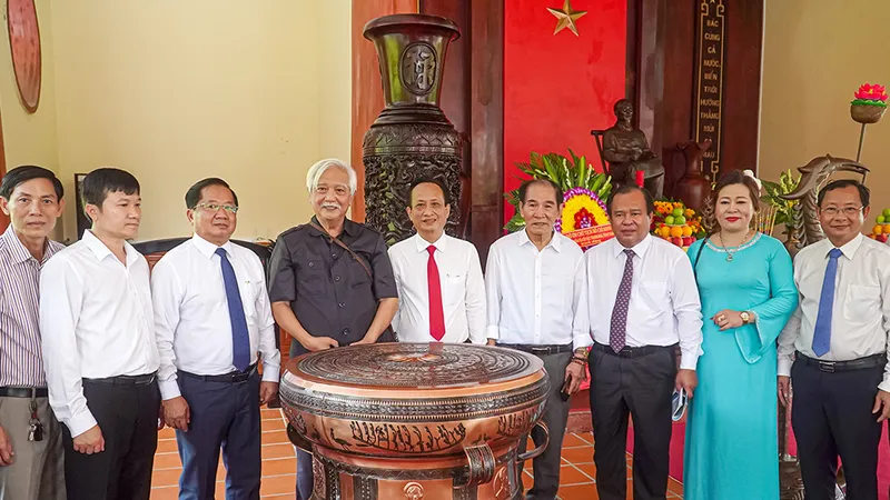 Cà Mau: Tiếp nhận trống đồng tại Khu tưởng niệm Chủ tịch Hồ Chí Minh