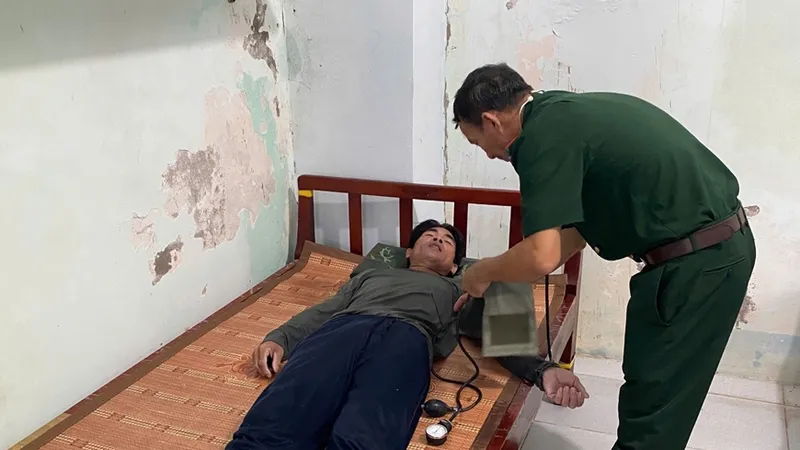 Kịp thời cứu 4 thuyền viên gặp nạn trên biển Cà Mau