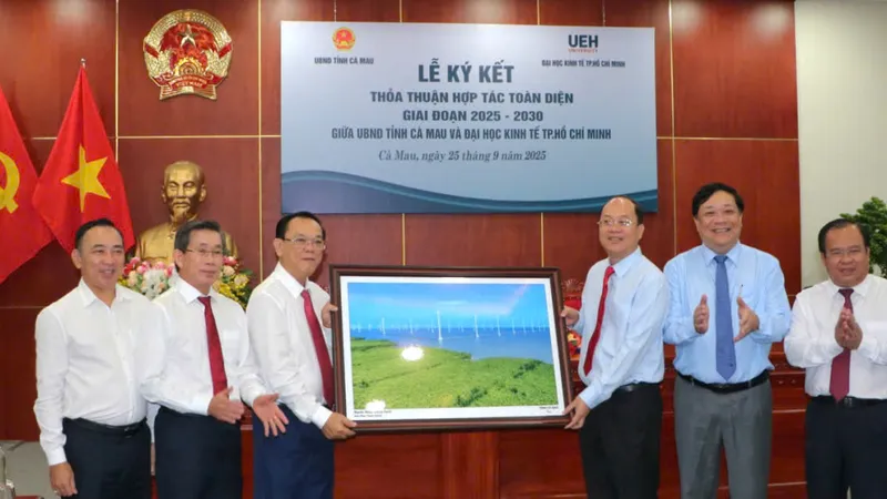 Cà Mau hợp tác với Đại học Kinh tế TPHCM nâng cao chất lượng nguồn nhân lực