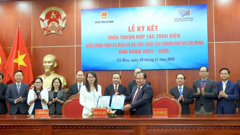 Đại học Quốc gia TPHCM và tỉnh Cà Mau ký kết hợp tác toàn diện