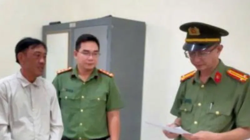 Cà Mau: Khởi tố vợ chồng chủ tàu cá tổ chức cho người khác xuất cảnh trái phép