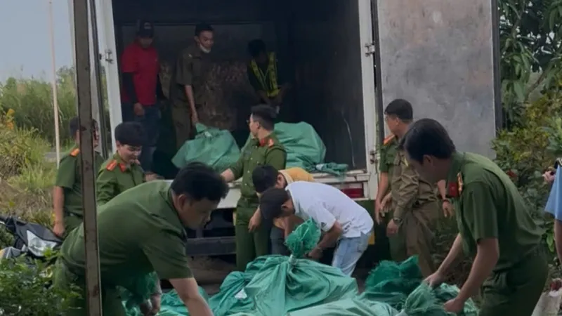 Cà Mau: Tạm giữ hơn 4 tấn mỹ phẩm không rõ nguồn gốc