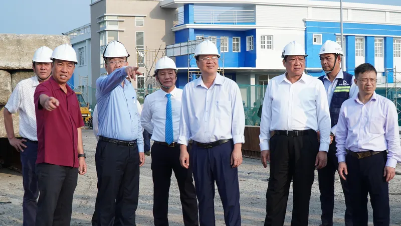 Bí thư Tỉnh ủy Cà Mau thăm, động viên lực lượng thi công các công trình trọng điểm