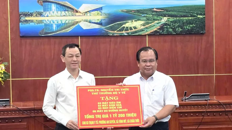 Cà Mau: Y tế cơ sở gặp khó từ nhân lực đến nguồn lực