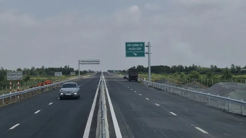 Kiến nghị tạm dừng khai thác đường cao tốc Hậu Giang – Cà Mau 