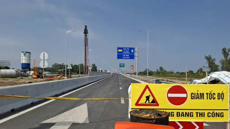 Khai thác tuyến cao tốc Hậu Giang - Cà Mau trước ngày 30-4