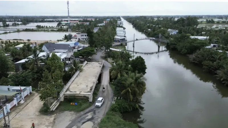 Cà Mau: Bảo vệ thi công cầu 9.000 trên tuyến đường Ninh Quới - Ngan Dừa
