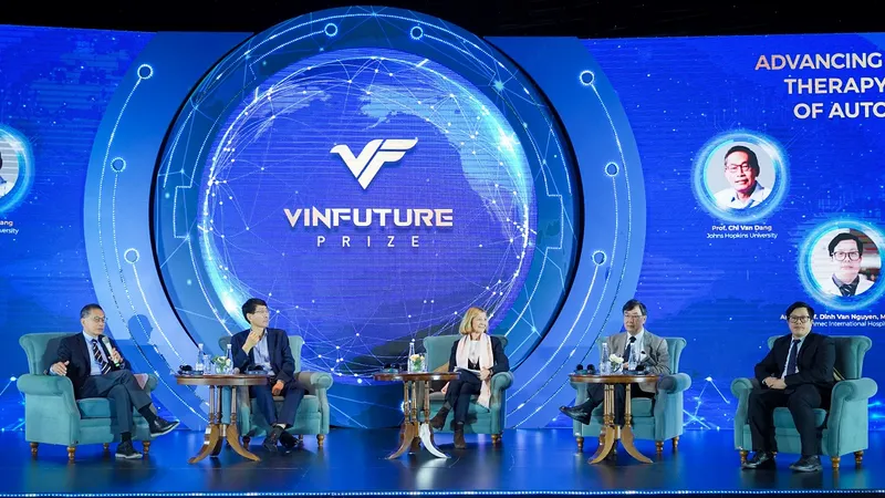 Các diễn giả tham gia phiên tọa đàm “Thúc đẩy miễn dịch học chính xác để điều trị các bệnh rối loạn tự nhiên” chiều ngày 18-12-2023