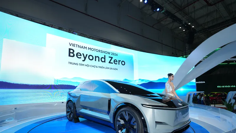 Triển lãm Ô tô Việt Nam 2024: Ra mắt mẫu xe Toyota Camry hoàn toàn mới