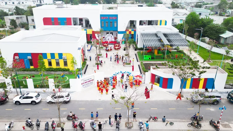 Toàn cảnh trường Mầm non Happy House tọa lạc tại đường N2, khu đô thị Richland Residence, trung tâm thành phố Bến Cát