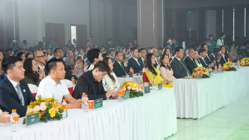 Ban lãnh đạo Kim Oanh Group, Kim Oanh Land và khách mời tham dự sự kiện Lễ giới thiệu K-Home New City – Đô thị nhà ở xã hội chuẩn Singapore đầu tiên tại Việt Nam.