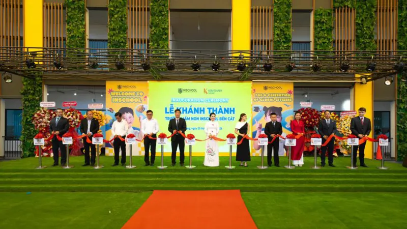 Đặng Thị Kim Oanh, Chủ tịch HĐQT Kim Oanh Group ( giữa) tại lễ cắt băng khánh thành Trường Mầm non INschool Bến Cát.