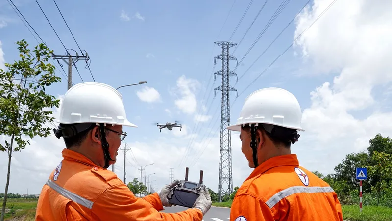 CBCNV EVNSPC ứng dụng thiết bị flycam trong công tác kiểm tra lưới điện