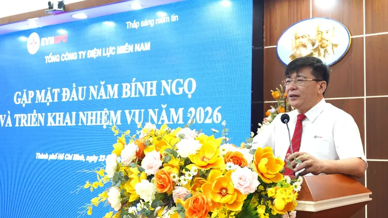 Chủ tịch HĐTV EVNSPC Lê Văn Trang yêu cầu các Ban chuyên môn, các đơn vị triển khai ngay nhiệm vụ công tác trong ngày làm việc đầu tiên của năm mới