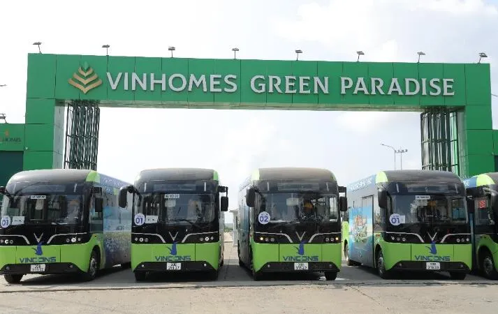 Công nhân VinCons được đưa đón đi làm bằng xe buýt điện
