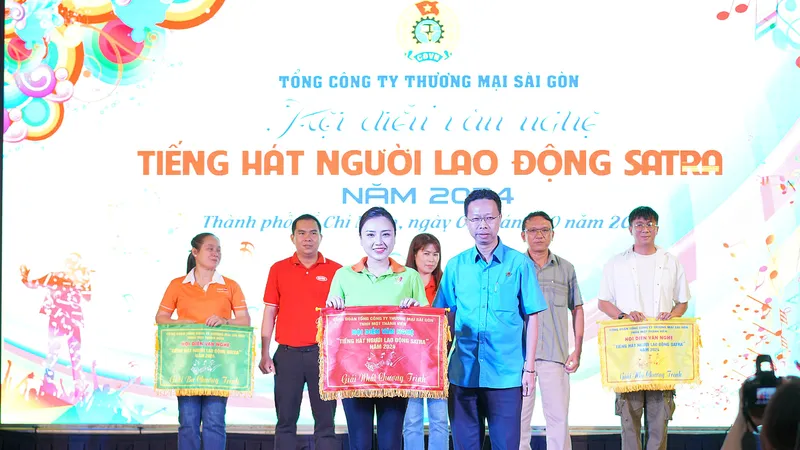 Giao lưu sôi nổi với “Tiếng hát người lao động SATRA” năm 2024