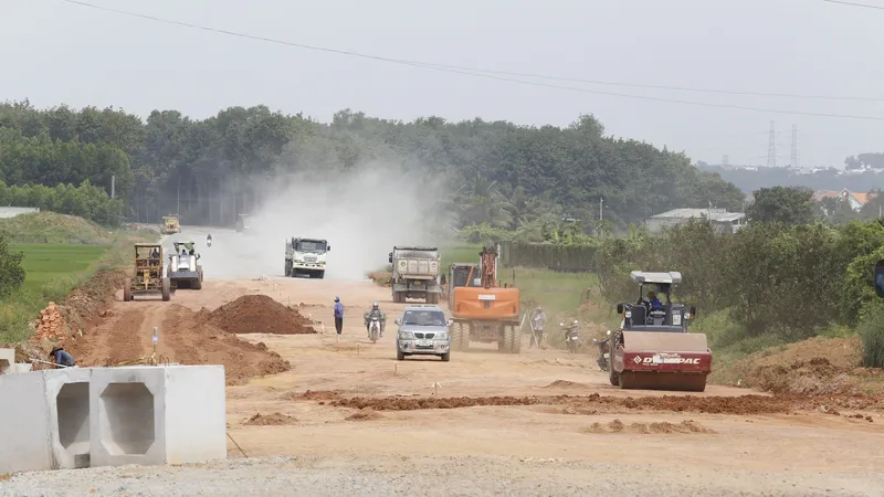 Thi công đường dẫn đầu cầu Bạch Đằng 2 (phía tỉnh Bình Dương) 