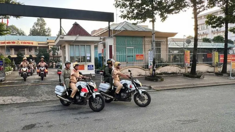 Công an TP Dĩ An, tỉnh Bình Dương ra quân tuần tra, xử lý vi phạm an toàn giao thông