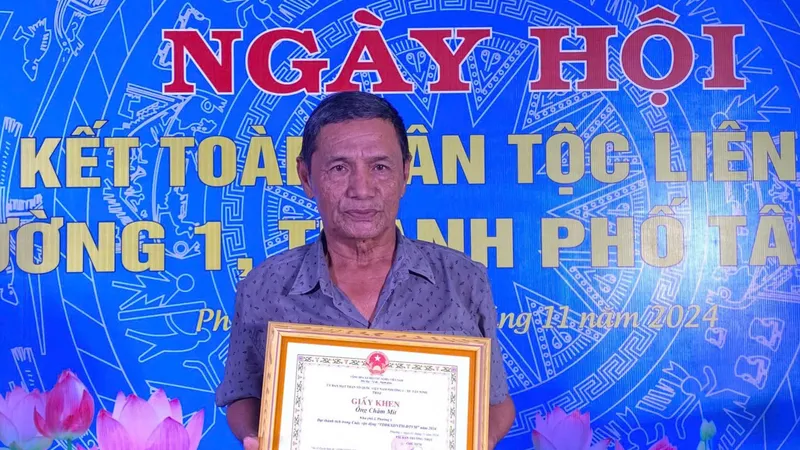 Gia đình người Chăm một lòng theo Đảng