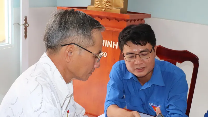 Hướng dẫn người dân cù lao Mỹ Khánh cài và sử dụng app SAWACO CSKH