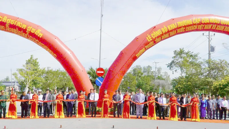 Khai trương cặp cửa khẩu quốc tế đường bộ, đường sông Thường Phước (tỉnh Đồng Tháp) - Kaoh RoKa (tỉnh Prey Veng, Campuchia) mở rộng không gian phát triển