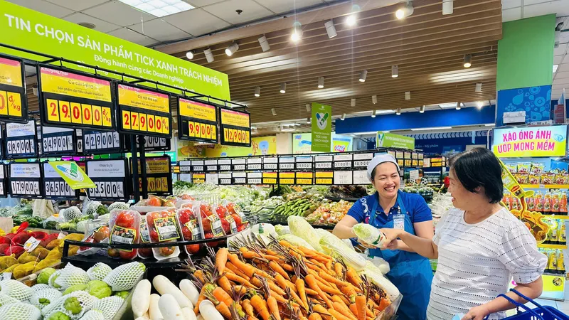 Saigon Co.op gia tăng nguồn cung hàng hóa phục vụ cao điểm mua sắm Tết của người dân - Ảnh: PHÚC ANH 