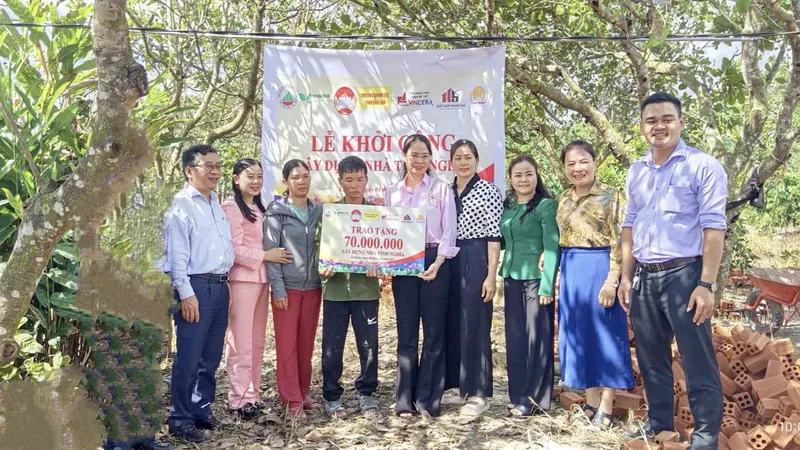 UBND xã Ea Knốp khởi công nhà tình nghĩa cho các hộ nghèo