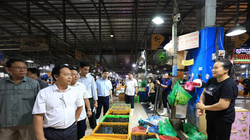 Hàng hóa tại chợ Bình Điền luôn dồi dào, đáp ứng nhu cầu tiêu dùng cao điểm Tết Nguyên đán của người dân