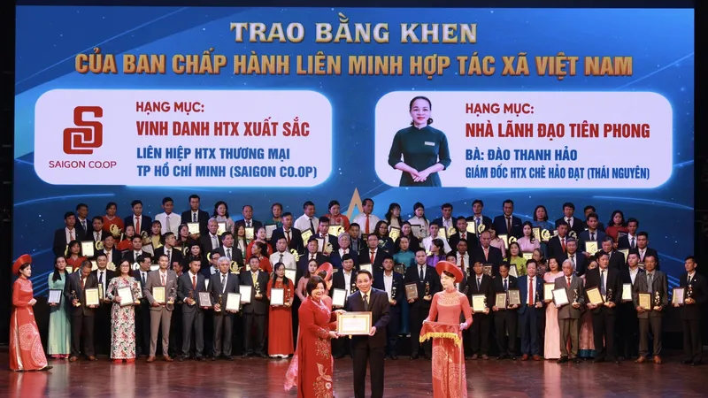 Saigon Co.op nhận bằng khen của Liên minh Hợp tác xã Việt Nam