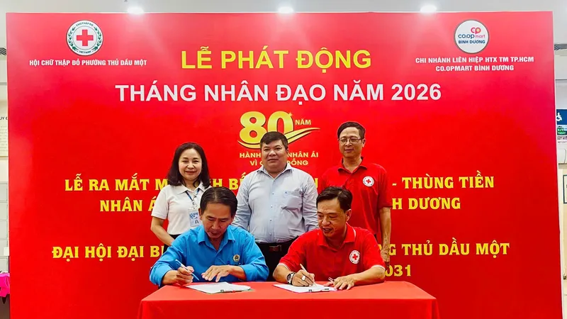 Các đơn vị ký kết tại lễ phát động Tháng Nhân đạo 2026