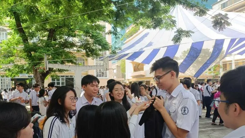 Học sinh lớp 12, Trường THPT chuyên Trần Đại Nghĩa (phường An Khánh, TPHCM)