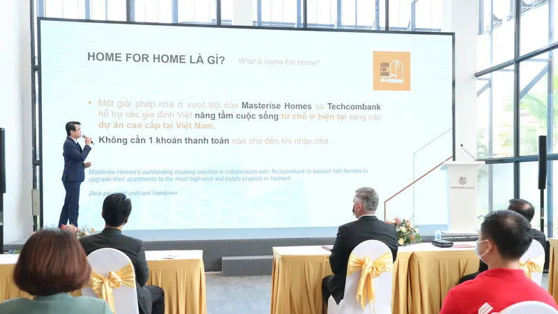 Ông Bùi Hoàng Tuấn, Giám đốc Cấp cao bộ phận Tư vấn khách hàng của Masteri Homes, giới thiệu về Home for Home 