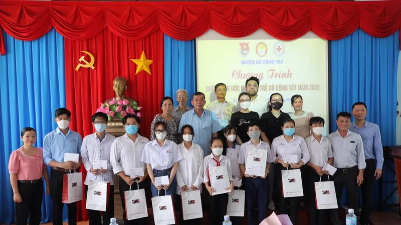 Tập đoàn IMC trao hàng nghìn phần quà thiết thực đến các hoàn cảnh cơ cực ở nhiều tỉnh thành