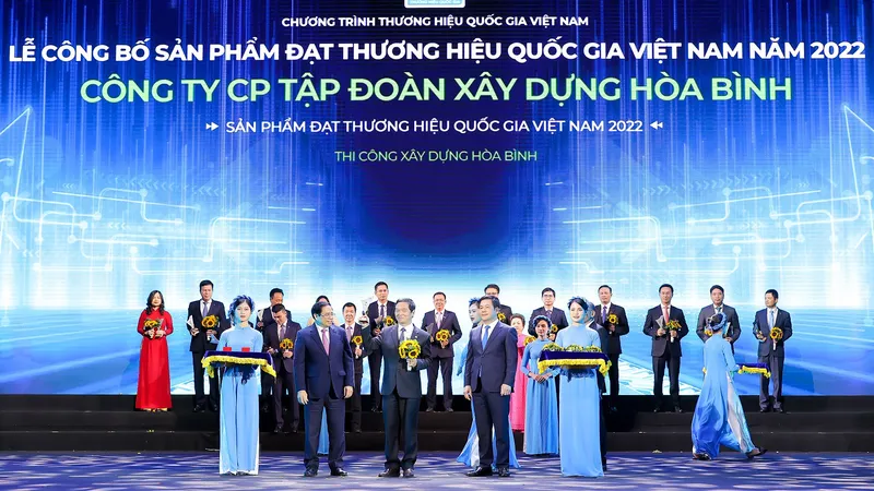 Tập đoàn Xây dựng Hòa Bình lần thứ 8 liên tiếp đạt Thương hiệu Quốc gia Việt Nam