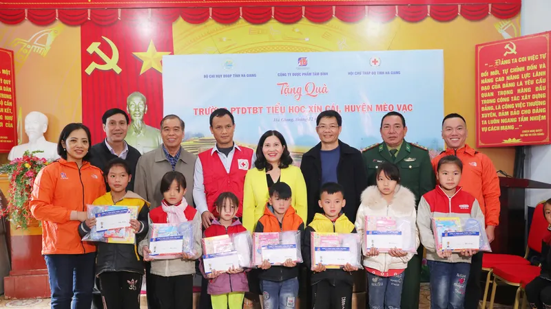 Dược phẩm Tâm Bình chung tay tổ chức “Tết nhân ái 2023” cho đồng bào vùng cao