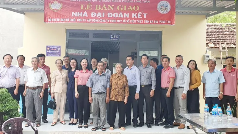Công ty TNHH MTV XSKT Bà Rịa Vũng Tàu trao 10 căn nhà đại đoàn kết và nhà tình nghĩa