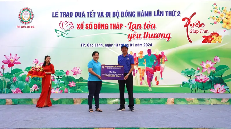 Công ty XSKT Đồng Tháp trao quà tết và đi bộ đồng hành mừng Xuân Giáp Thìn 2024 “Xổ số Đồng Tháp - Lan Tỏa Yêu thương”