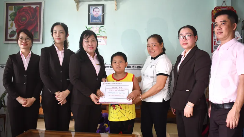 Hỗ trợ 20 triệu đồng cho học sinh mắc bệnh u não