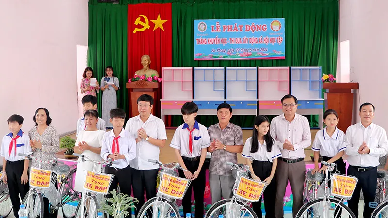 Công ty Xổ số kiến thiết Đồng Tháp đồng hành cùng xã An Phong, huyện Thanh Bình trong hoạt động an sinh - xã hội 