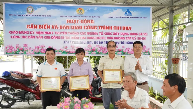 Công ty TNHH MTV Xổ số Đồng Tháp tài trợ công trình “Thắp sáng đường quê” tại thị trấn Mỹ An, huyện Tháp Mười 