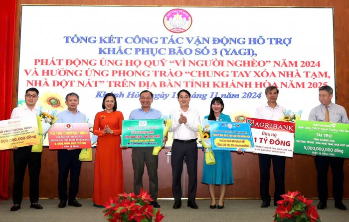 Công ty Yến Sào Khánh Hòa và Công ty Cổ phần Nước giải khát Yến sào Khánh Hòa ủng hộ Quỹ vì người nghèo hơn 1 tỷ đồng