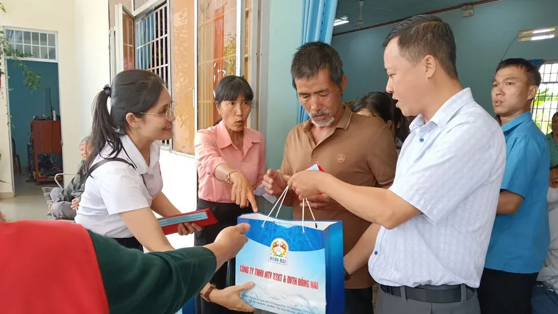 Công ty TNHH MTV XSKT và DVTH Đồng Nai trao tặng quà "Tết nhân ái" Xuân Ất Tỵ - 2025